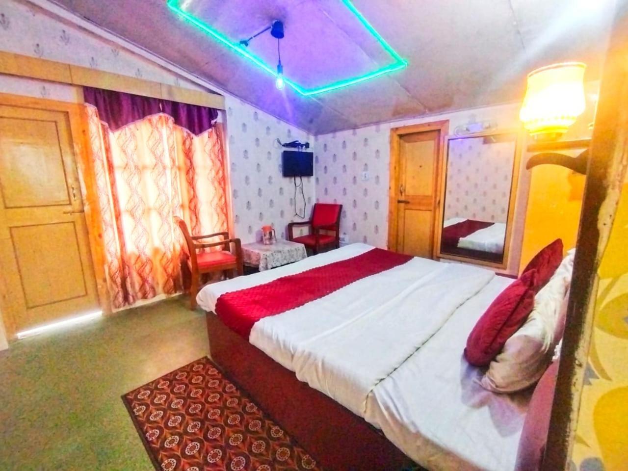 Hotel Gilbert Mountain View Manali  Ngoại thất bức ảnh