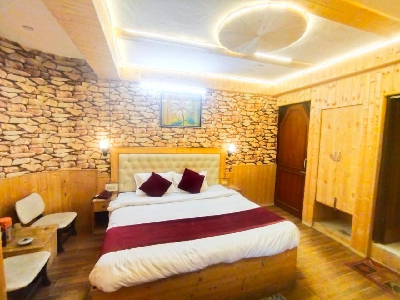Hotel Gilbert Mountain View Manali  Ngoại thất bức ảnh
